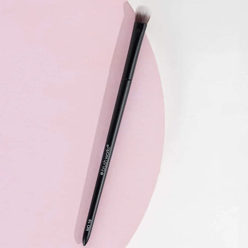 Brushworks No. 19 Crease Blending Eye Brush